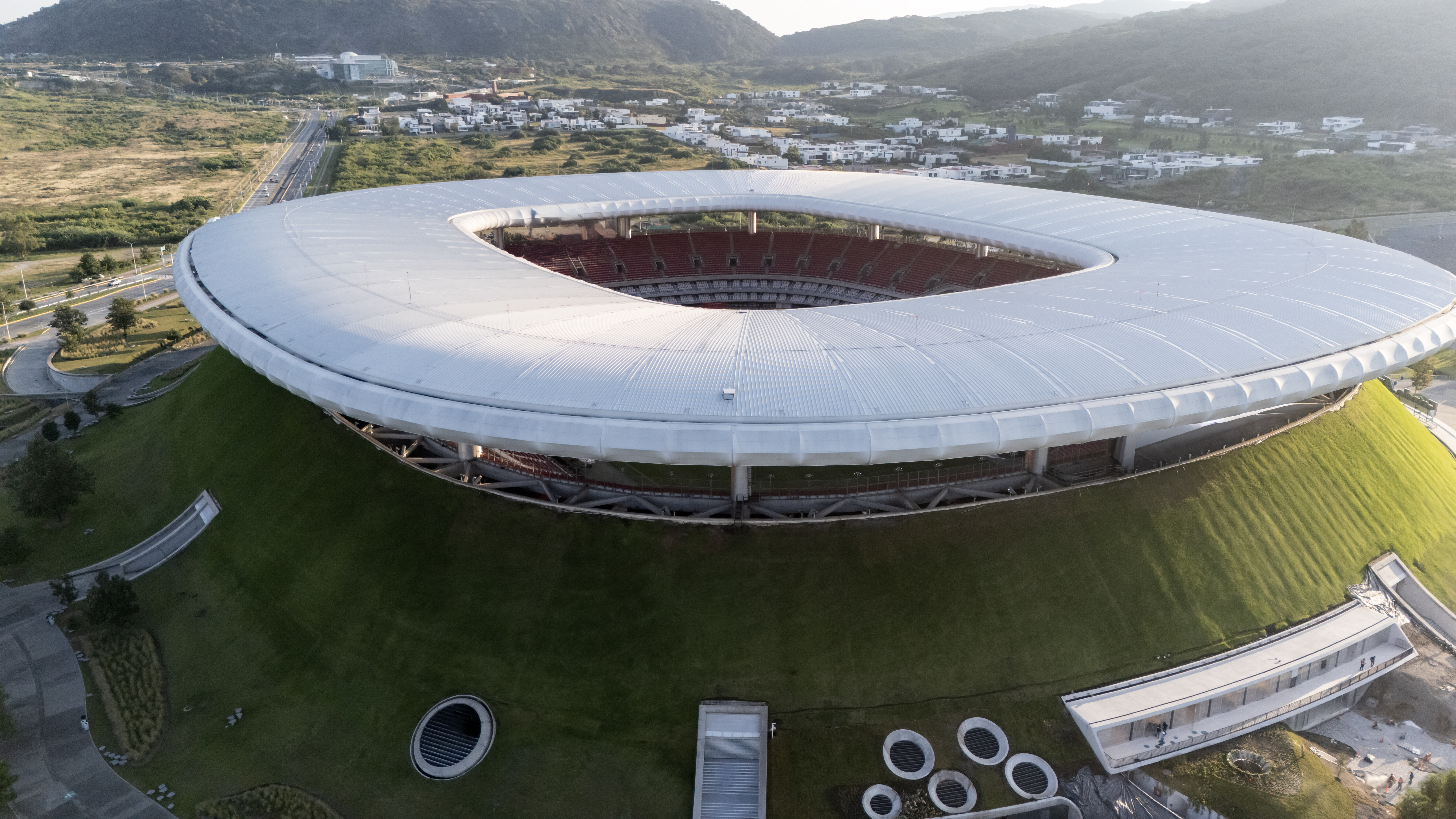 The Chivas Stadium, known as Akron Stadium, is one of the sports venues selected for the 2026 World Cup between Mexico, the United States, and Canada. It is located in the municipality of Zapopan, west of the Guadalajara metropolitan area in Jalisco, Mex.