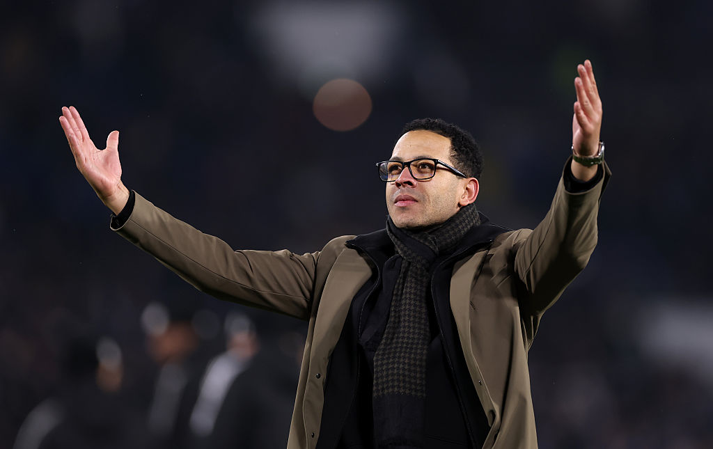 STRASBOURG, FRANCE - NOVEMBER 27: Liam Rosenior, Manager of Strasbourg, applauds the fans after the UEFA Conference League 2025/26 League Phase MD4 match between Racing Club de Strasbourg Alsace and Crystal Palace FC at Stade de la Meinau on November 27, 2025 in Strasbourg, France. (Photo by Justin Setterfield/Getty Images)
