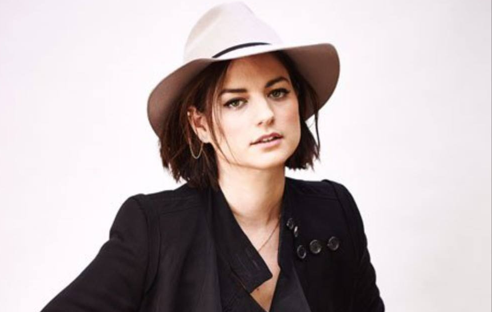 A ‘queridinha’ de Hollywood que ajudou Wagner Moura no Globo de Ouro