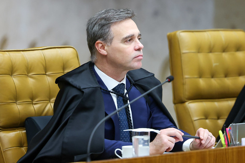André Mendonça será o relator de queixa-crime de Bolsonaro contra Janones