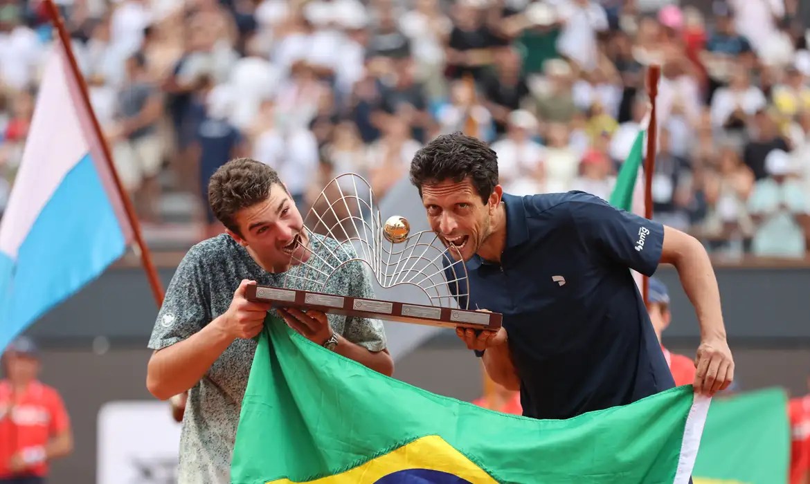 João Fonseca e Marcelo Melo são campeões de duplas no Rio Open