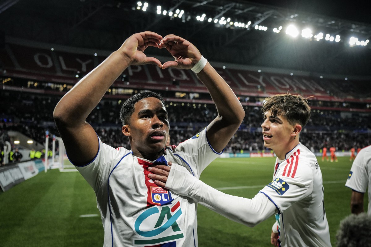 Lyons Brazilian forward #09 Endrick celebrates celebrates scoring his team's first goal during the French Cup round of 16 football match between Olympique Lyonnais and Laval Stade Mayenne FC at Groupama Stadium in Lyon on February 4, 2026. (Photo by OLIVIER CHASSIGNOLE / AFP)