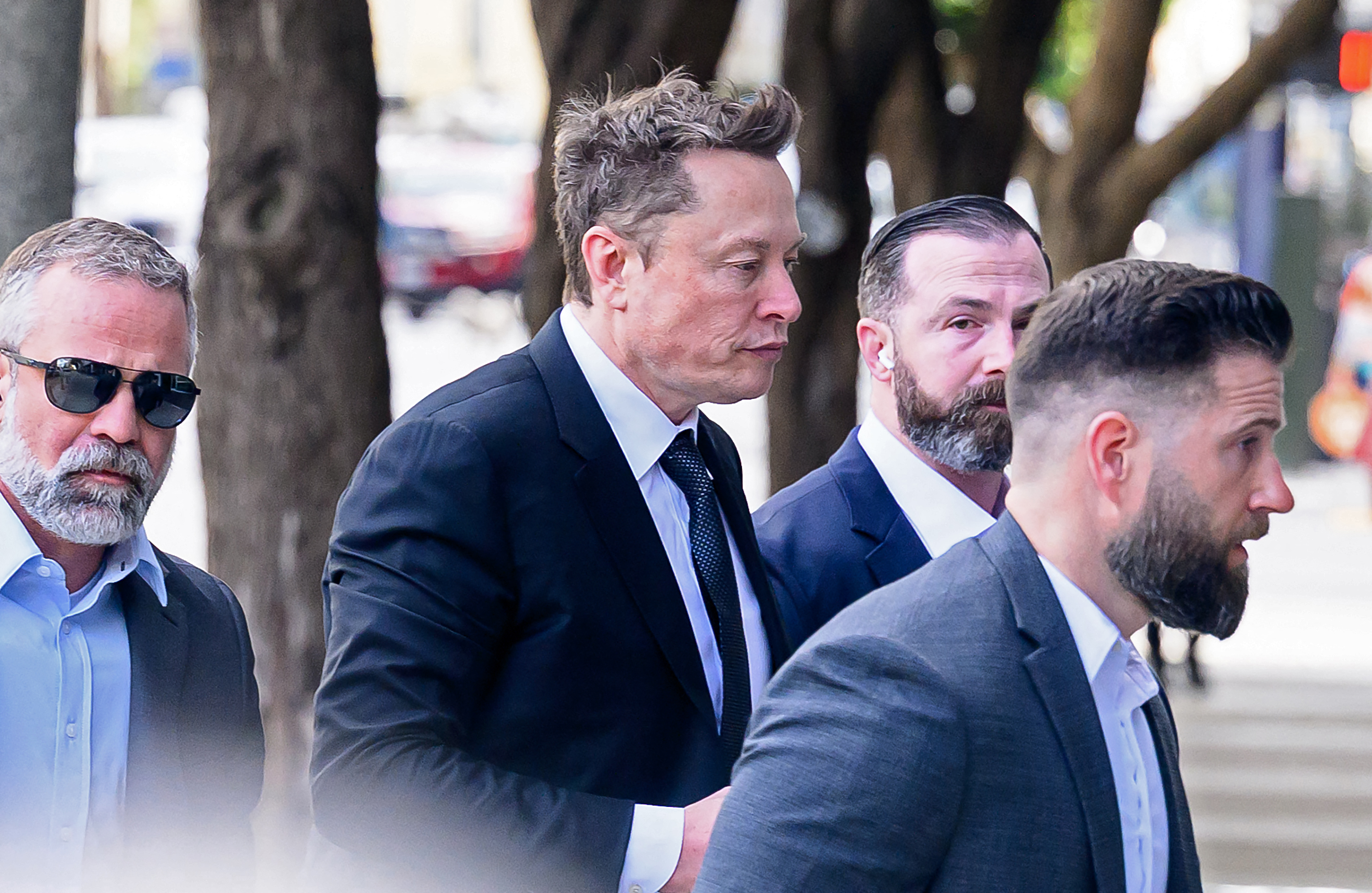 França convoca Musk a prestar depoimento sobre abuso sexual infantil e deepfakes no X
