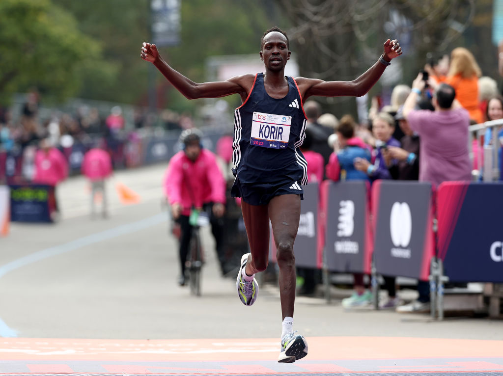 Queniano campeão do Maratona de Nova York em 2021 recebe suspensão pesada por doping