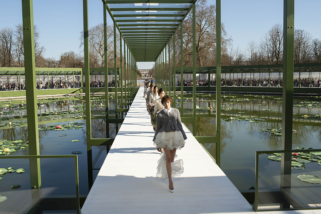 Na Dior, Jonathan Anderson mostra que o sol nasce para todos