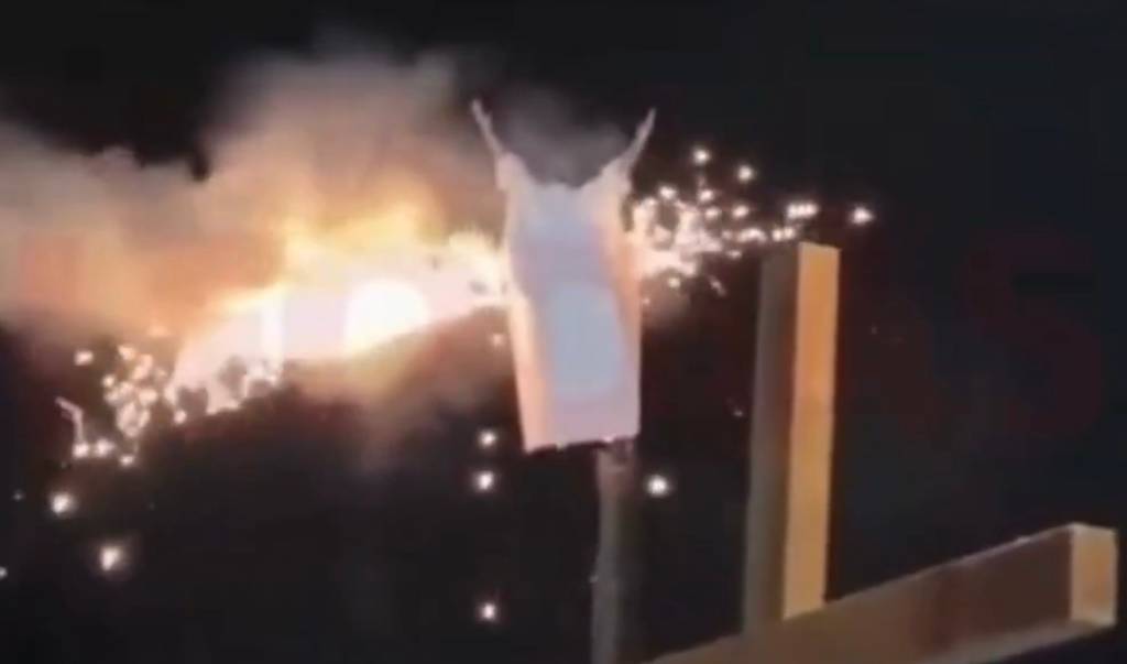 Figurino de Henri Castelli pega fogo em encenação da ‘Paixão de Cristo’