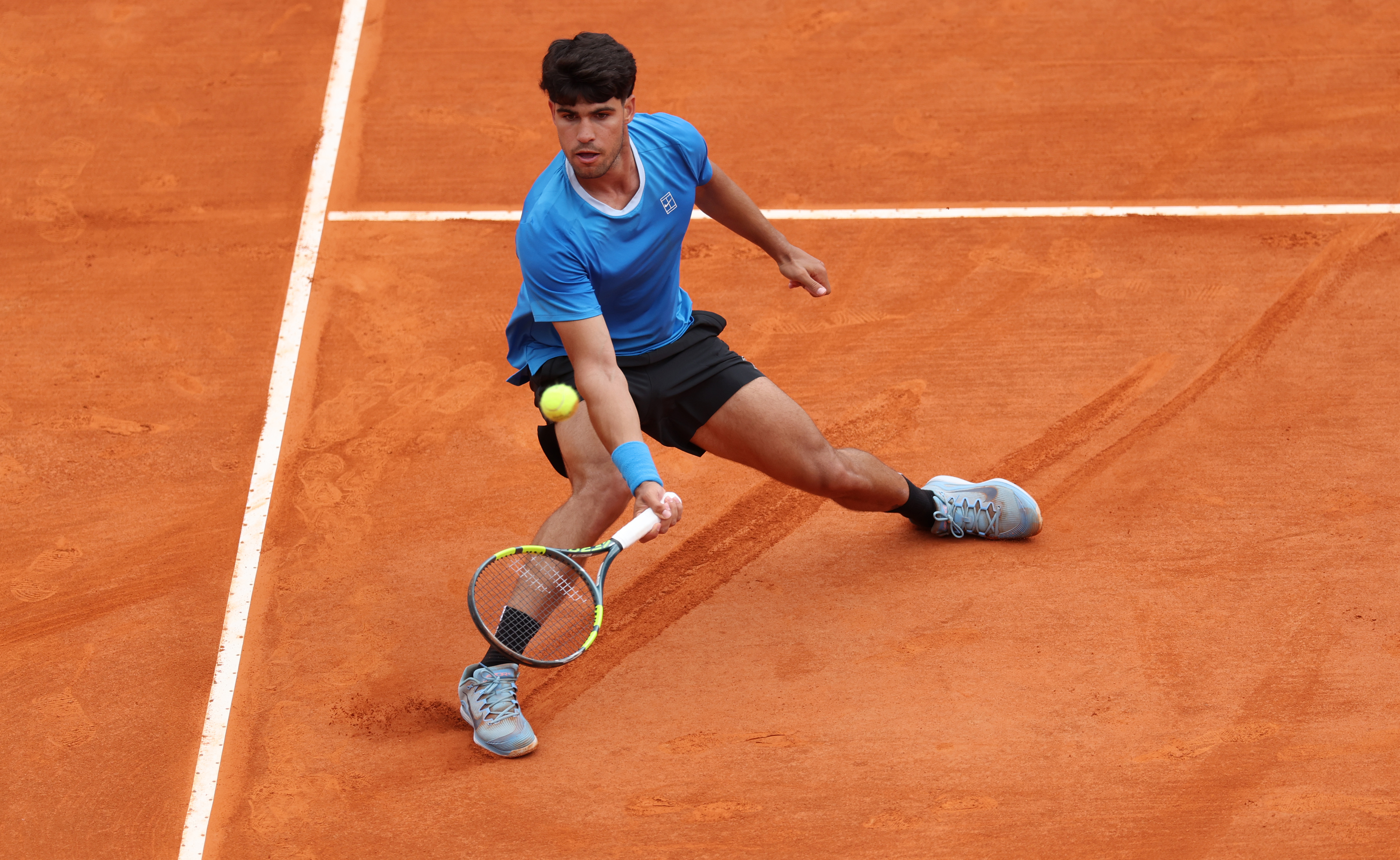 Atual campeão, Alcaraz atropela argentino em sua estreia no Masters de Monte Carlo
