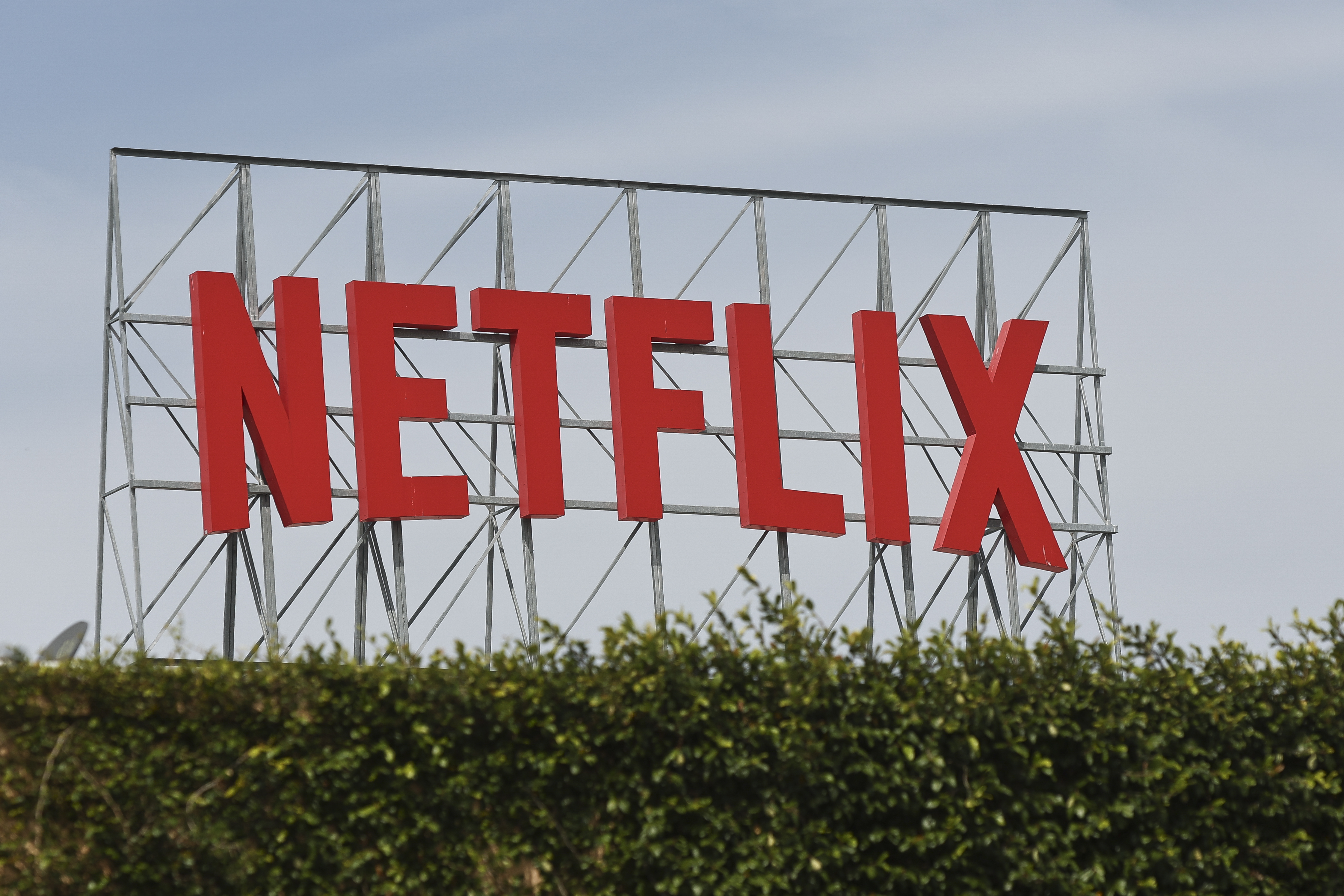 Filme roubado pode render prejuízo milionário para a Netflix