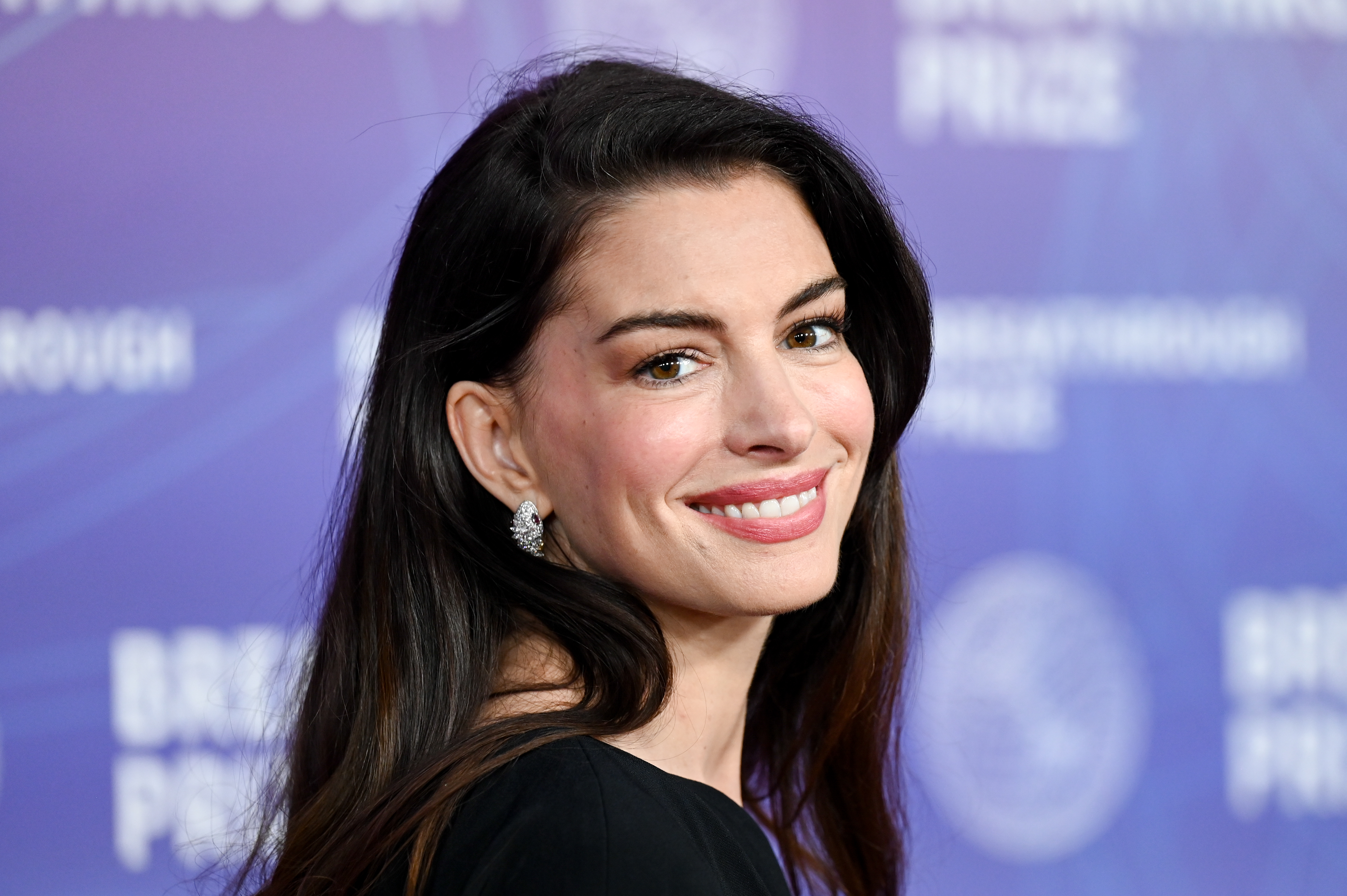 A inesperada participação de Anne Hathaway em ‘pegadinha’ do SBT