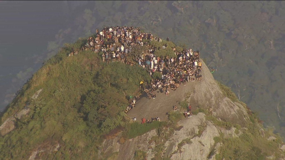 Imprensa internacional repercute caso de turistas ilhados no Vidigal