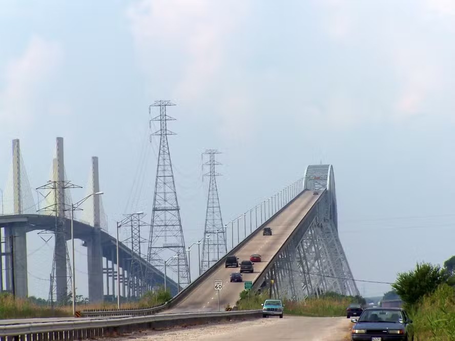 ‘Ponte montanha-russa’ nos EUA é reaberta após reforma; vídeo mostra como é a subida