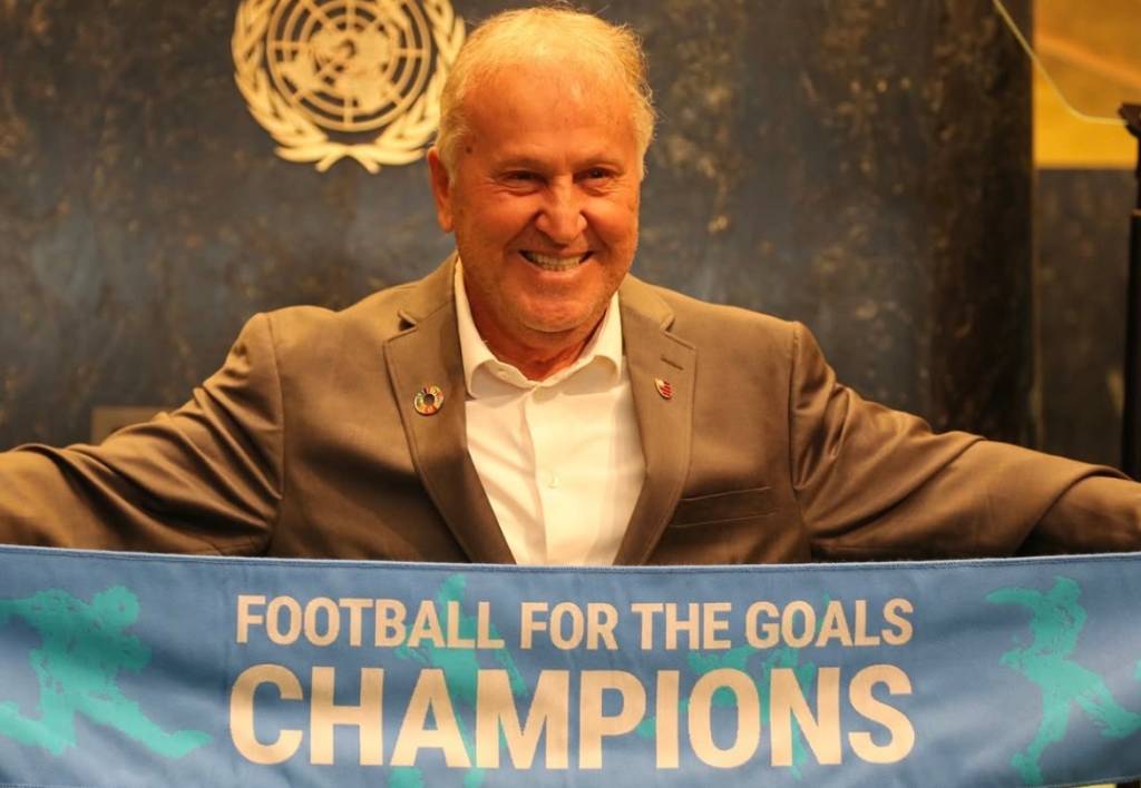 O compromisso firmado por Zico com o Flamengo na ONU