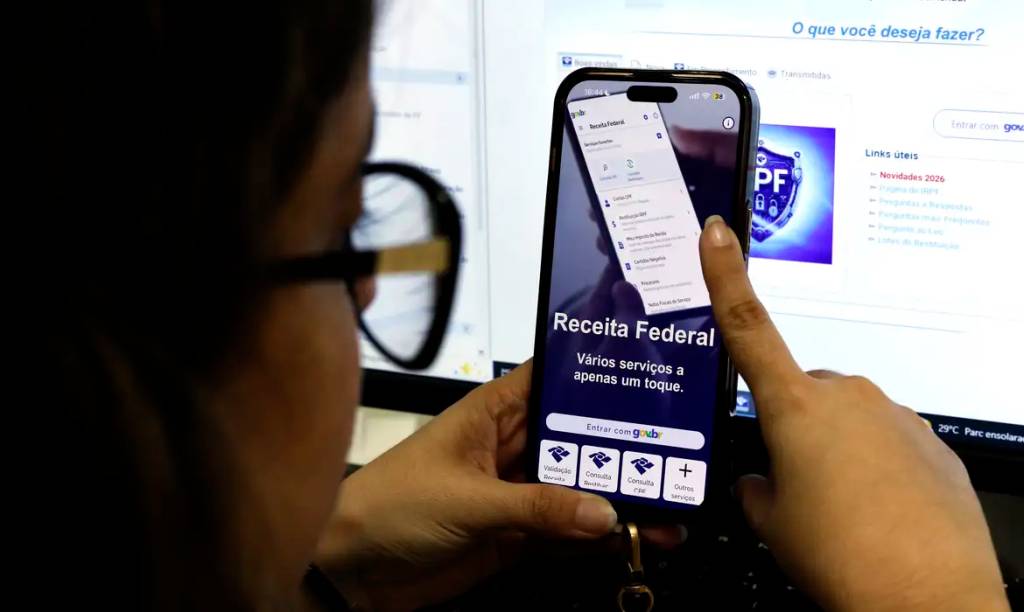 Receita faz Pix de cashback do Imposto de Renda hoje: veja se você tem direto