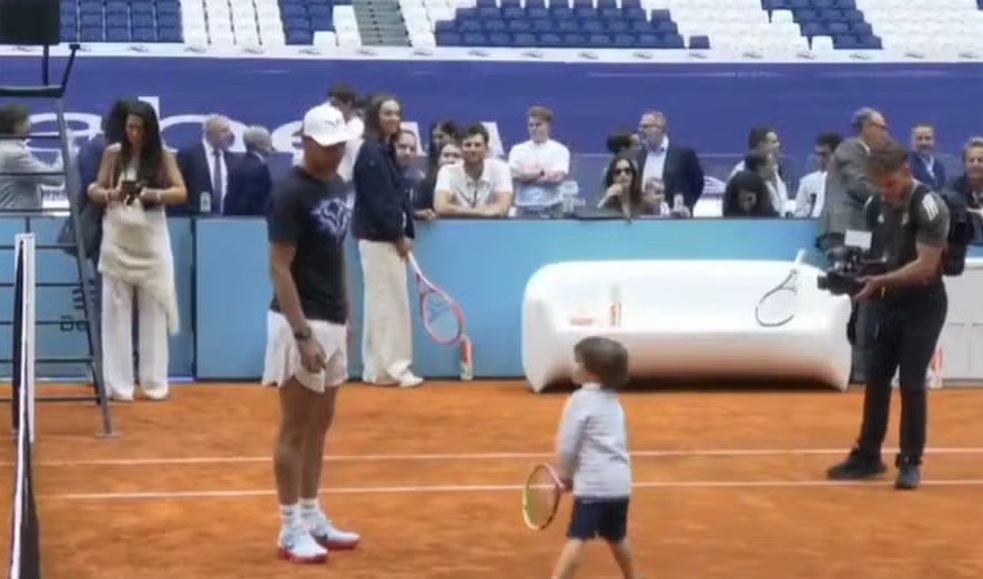 Aos 3 anos, filho de Rafael Nadal rouba cena em torneio de tênis