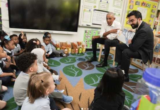 Barack Obama surpreende em visita inusitada a uma creche