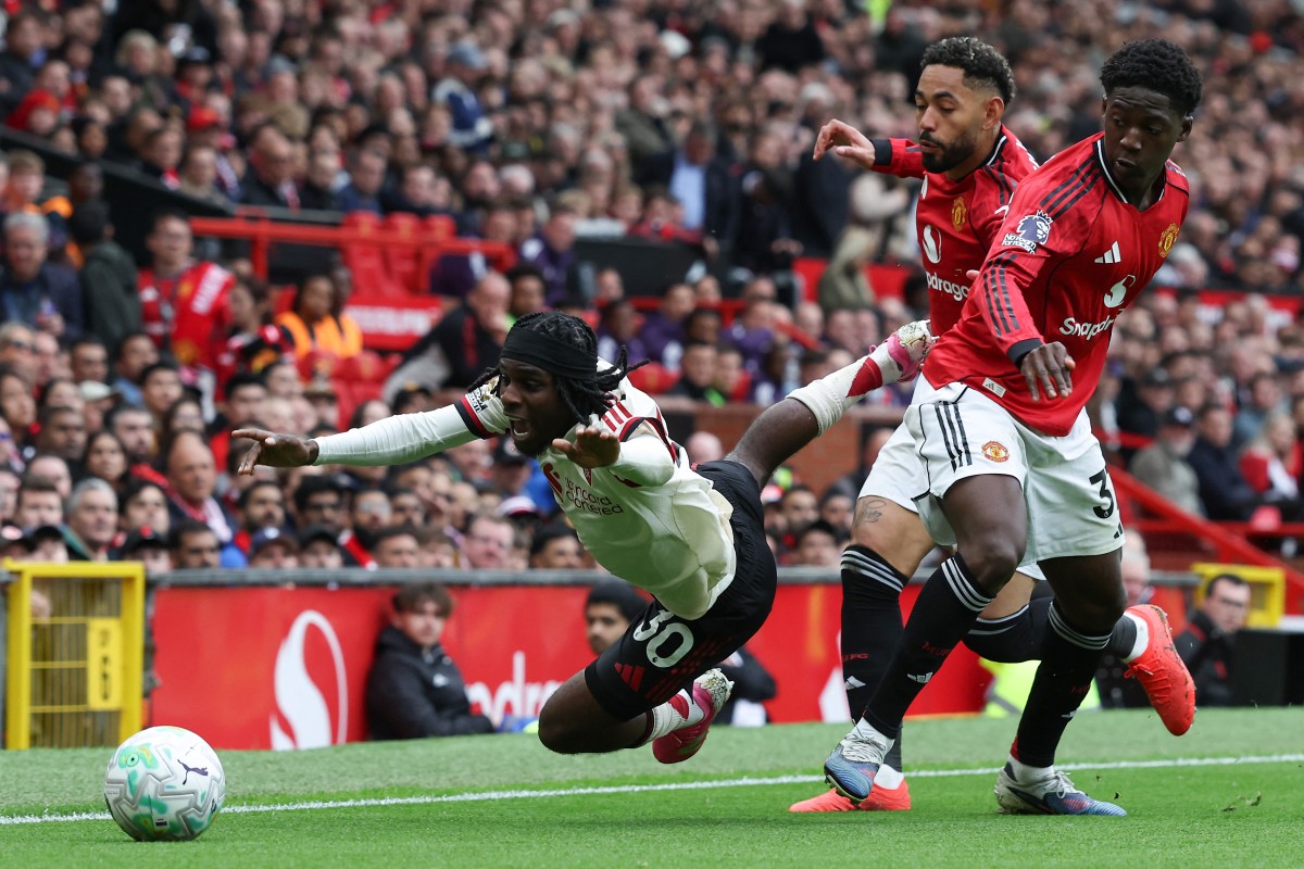 Manchester United vence Liverpool e volta à Champions League após 2 anos