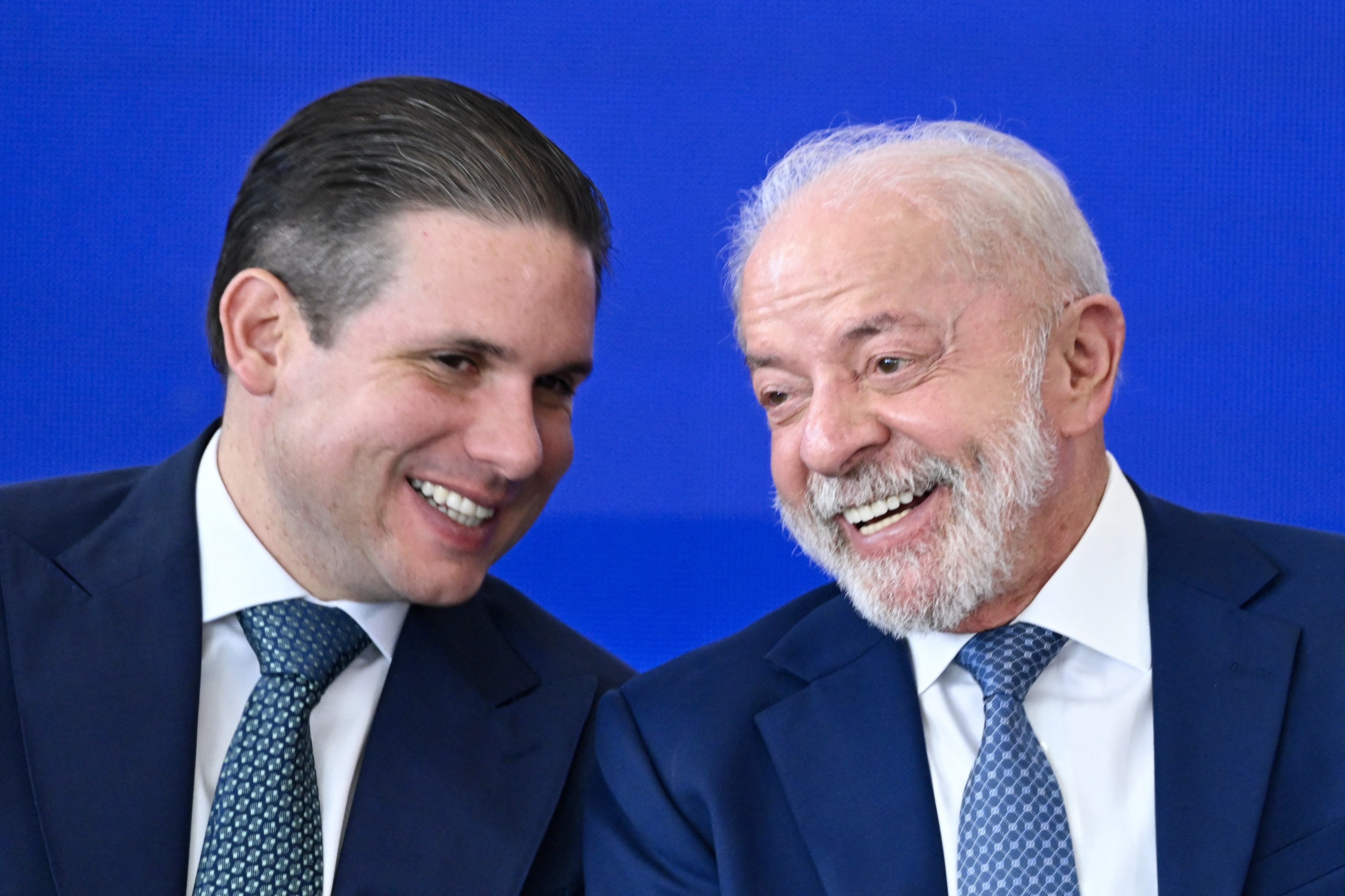 Motta reforça alinhamento com Lula e Câmara aprova projeto que amplia limite do MEI