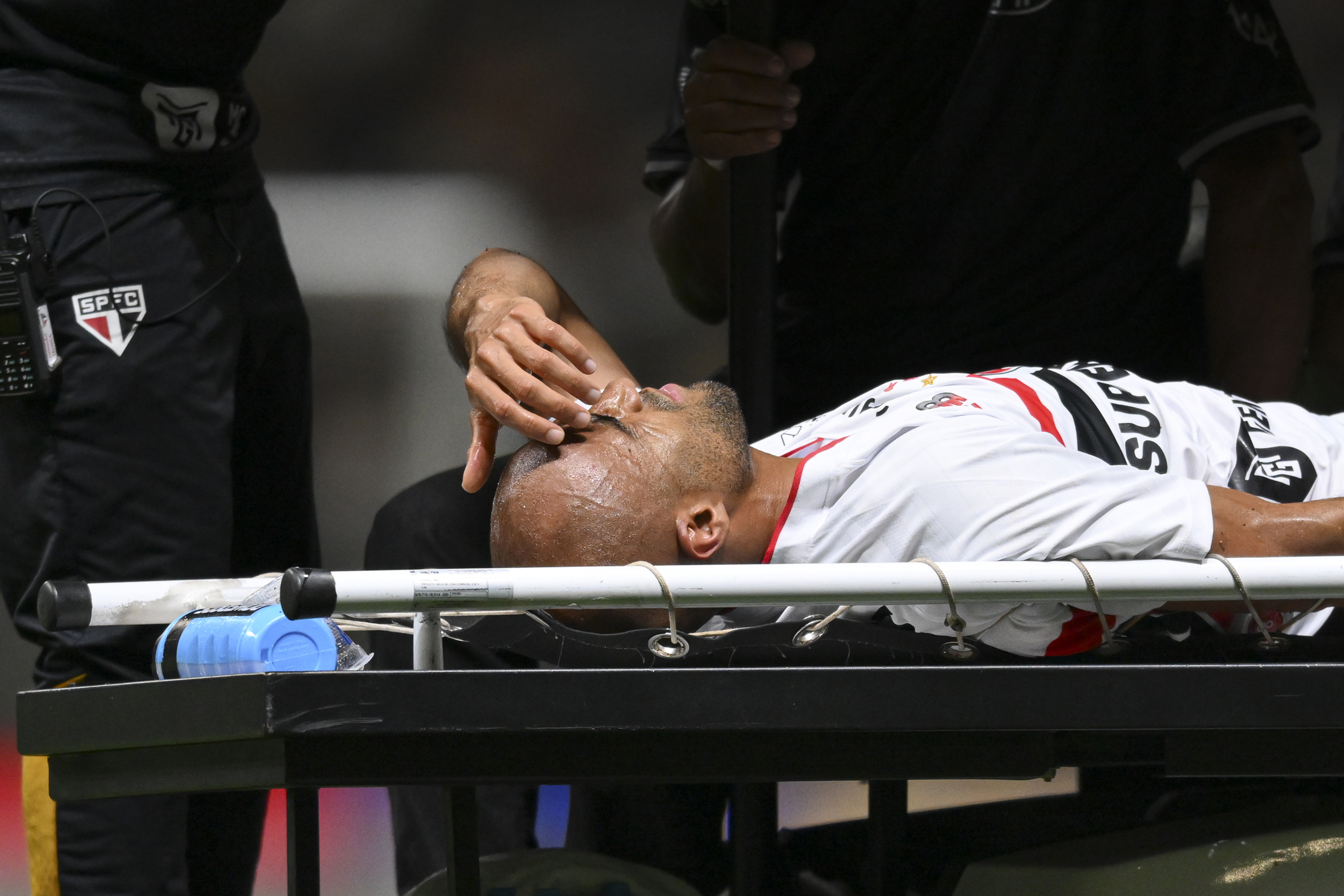 Como foi a cirurgia de Lucas Moura após lesão grave em jogo do São Paulo