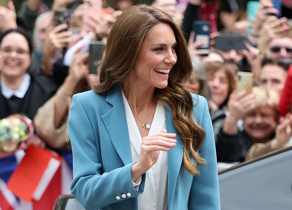 Como Kate Middleton reforça sua posição de futura rainha pela moda?