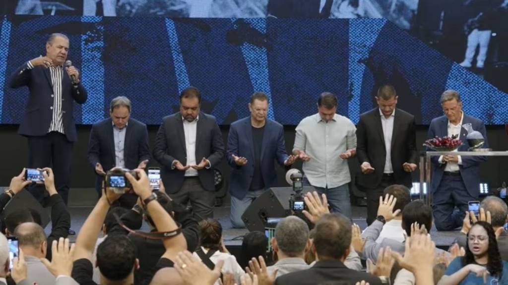 Após culto com Malafaia, Flávio Bolsonaro cresce entre evangélicos e cai entre católicos