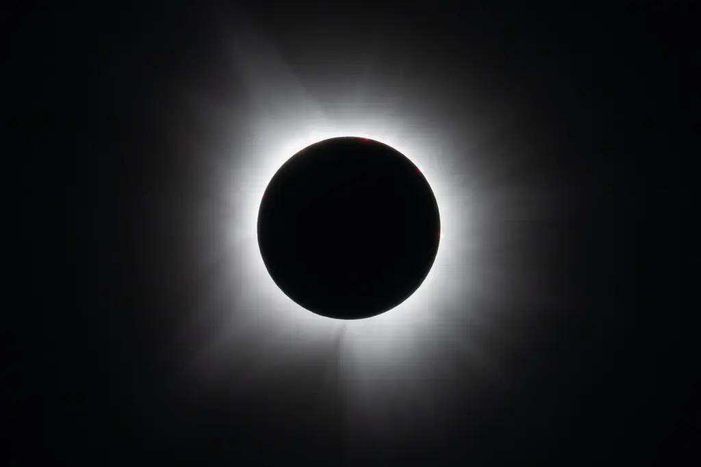 Agosto terá dois eclipses e um será visível do Brasil, saiba como e onde observar