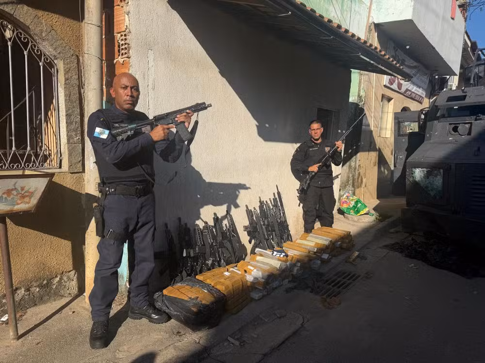 O bunker que traficantes construíram no Rio para esconder fuzis e drogas; Veja vídeo