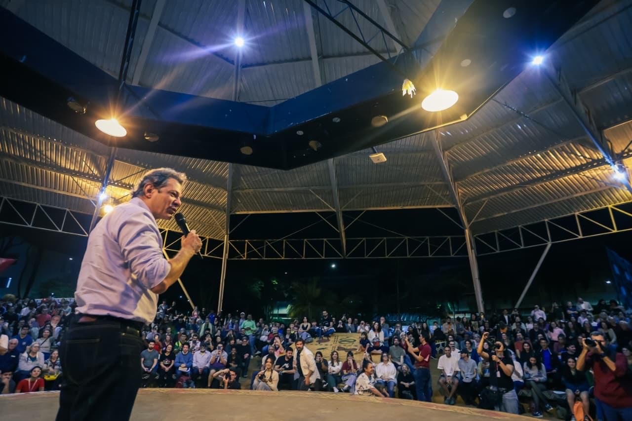 Aula de Haddad na Unicamp tem tumulto após protesto de integrante do MBL