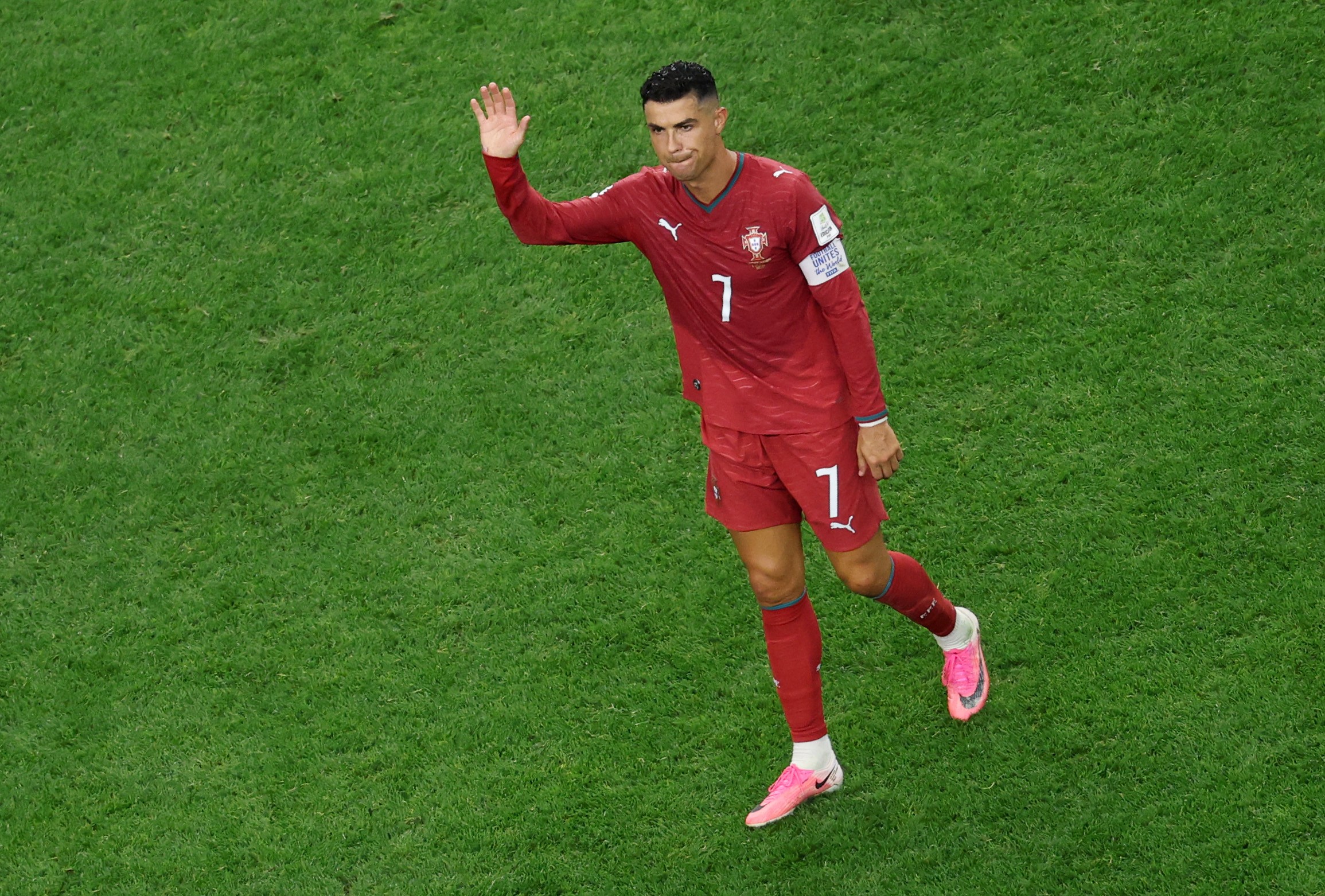 Federação Portuguesa de Futebol pune Cristiano Ronaldo por abandonar a seleção