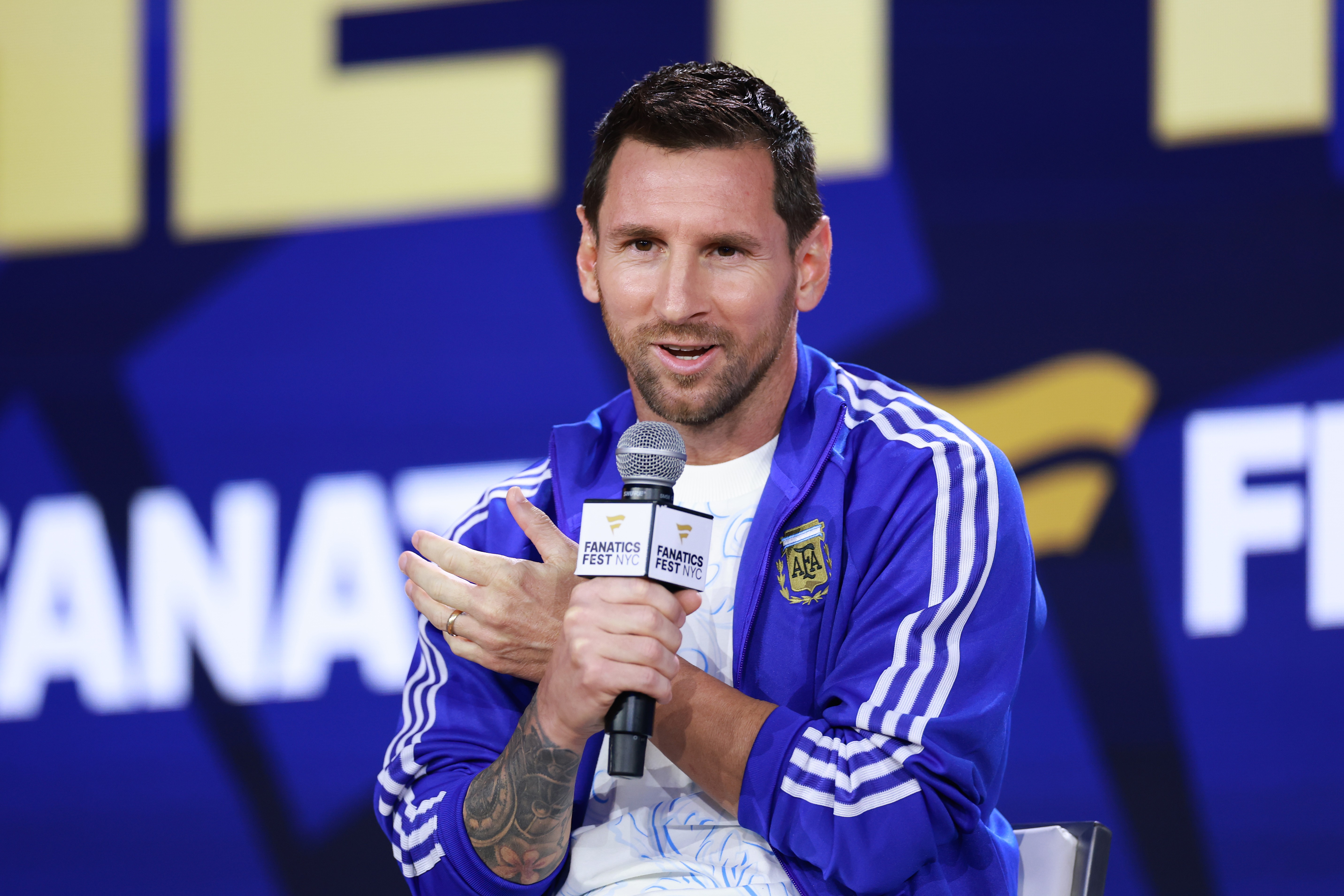 Depois de anunciar aposentadoria da Argentina, Messi compra time espanhol