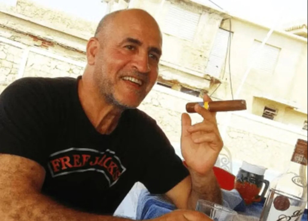 Recrutador de modelos ligado a Jeffrey Epstein é encontrado morto na França