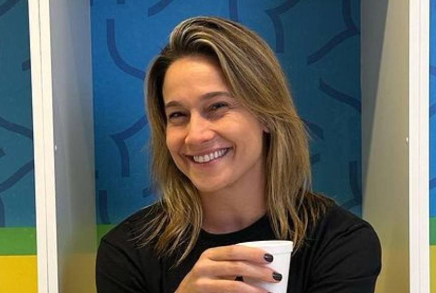A reação imediata de Fernanda Gentil ao ouvir crítica à Globo na CazéTV