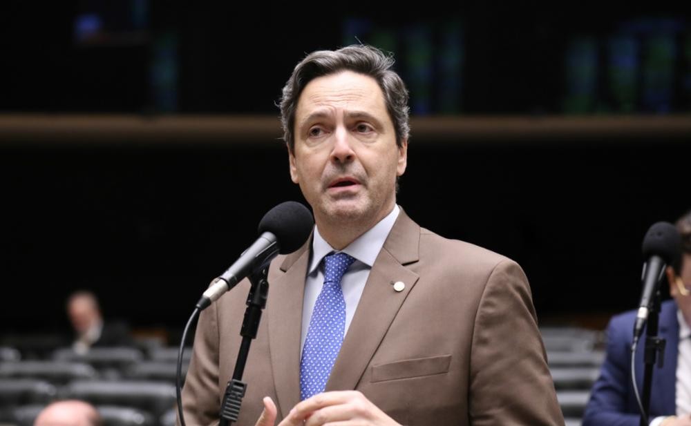 Deputado vê risco de crise diplomática após fala de ministro de Lula