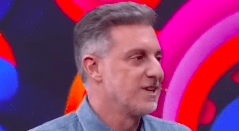 A gafe cometida por Luciano Huck ao vivo com Deborah Evelyn