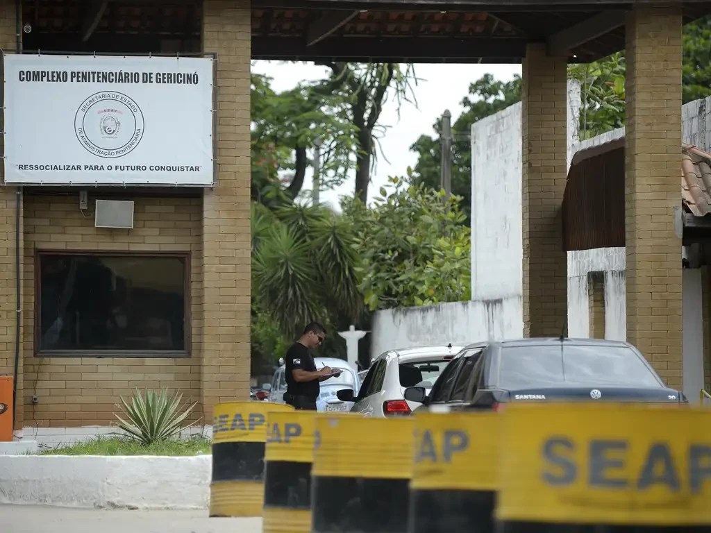Mais de 20 celulares são apreendidos em operação em presídio onde estão líderes do TCP