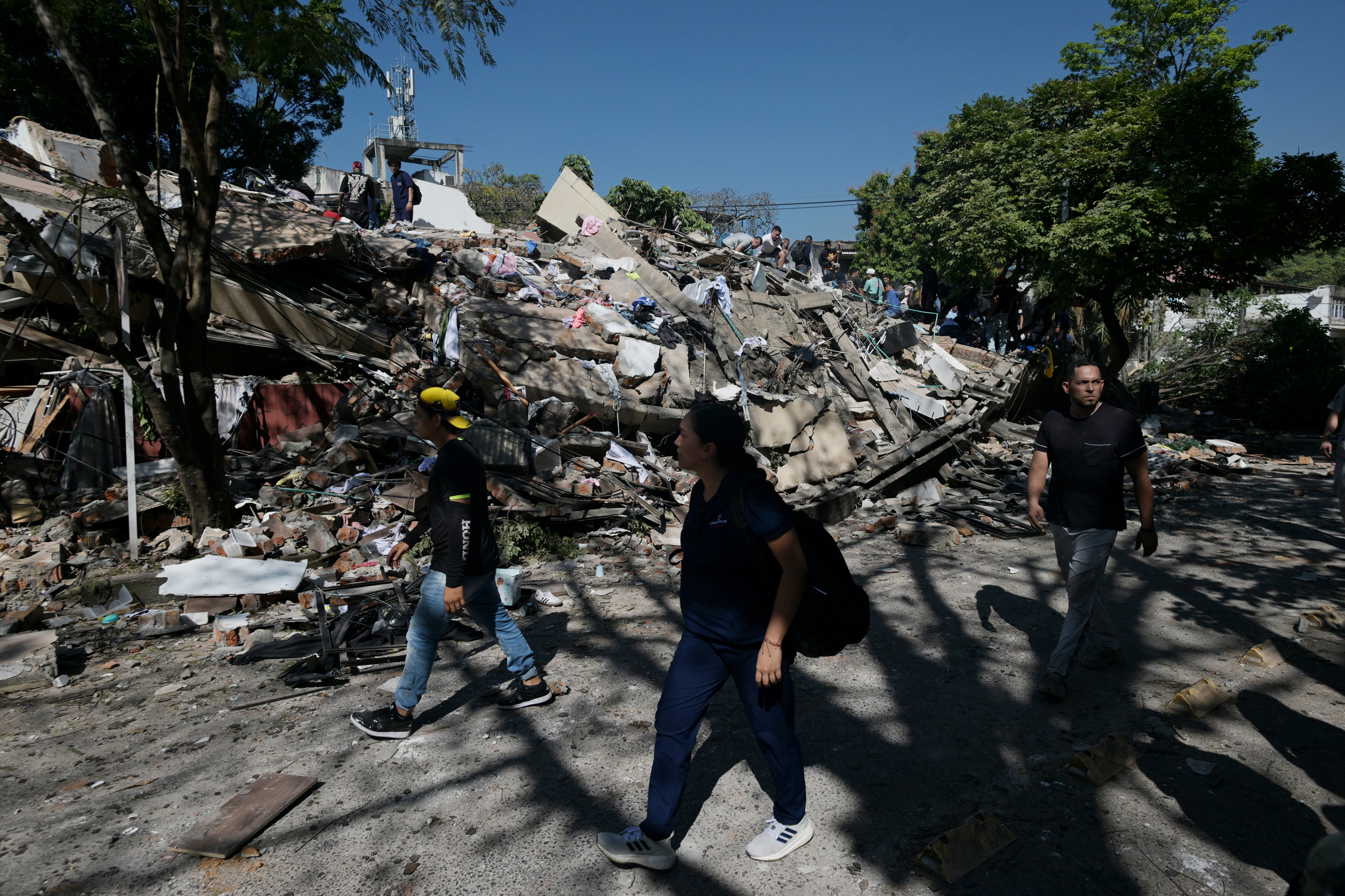 Prédios colapsam por terremoto na Colômbia e número de mortos passa de 70