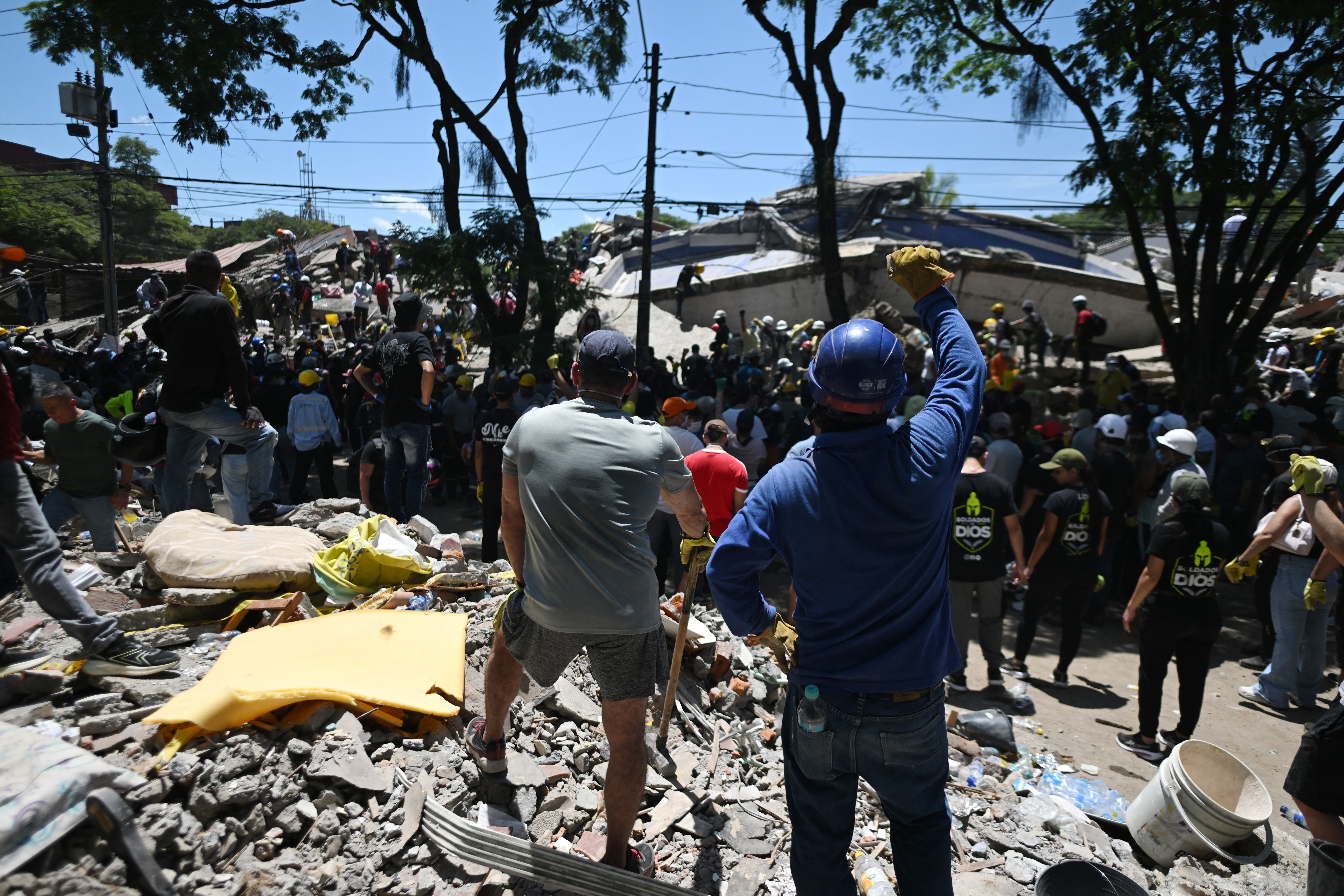Colômbia entra em ‘fase final’ de resgates após terremoto que deixou ao menos 250 mortos
