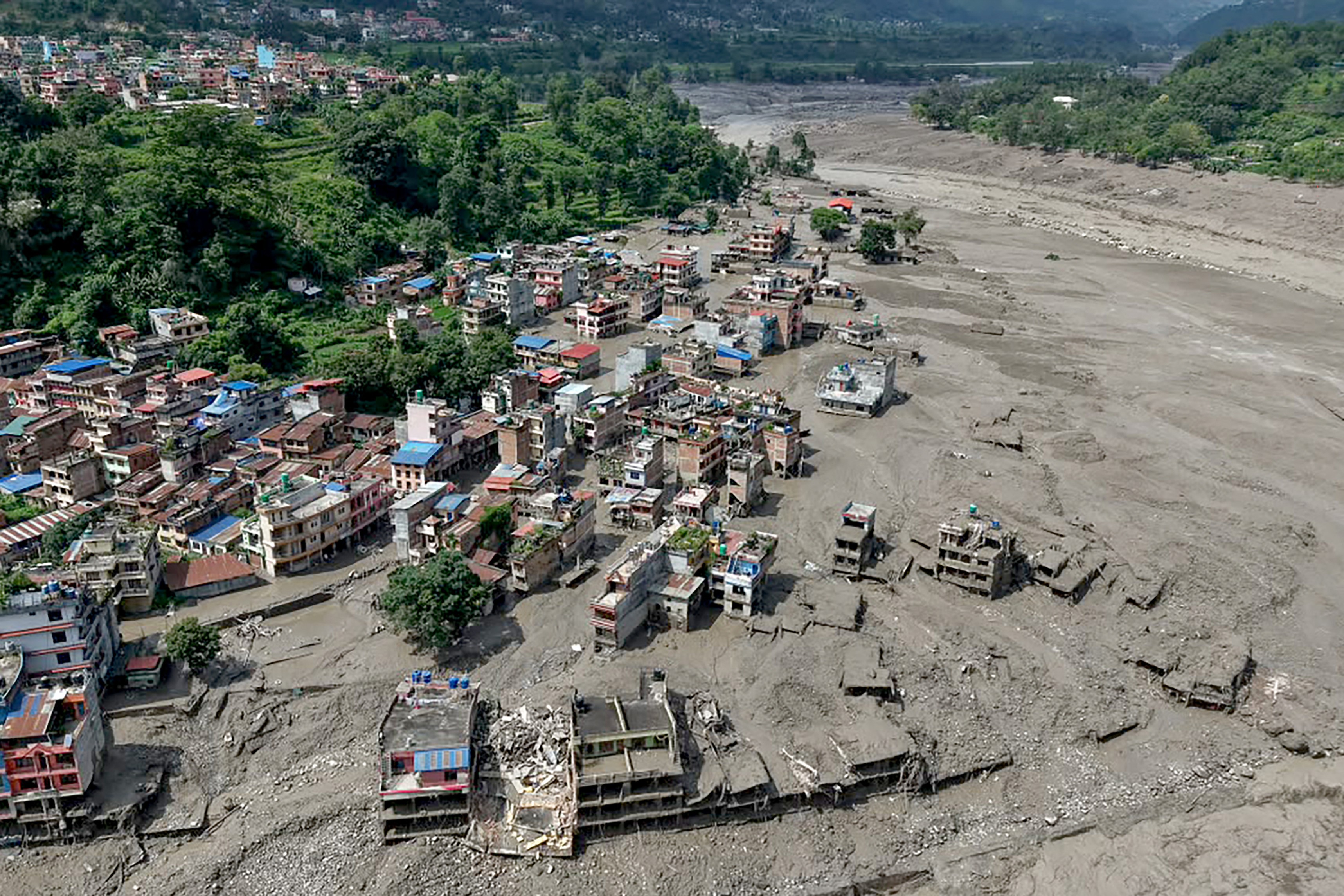 Por que o Nepal não aceitou ajuda estrangeira nos resgates?