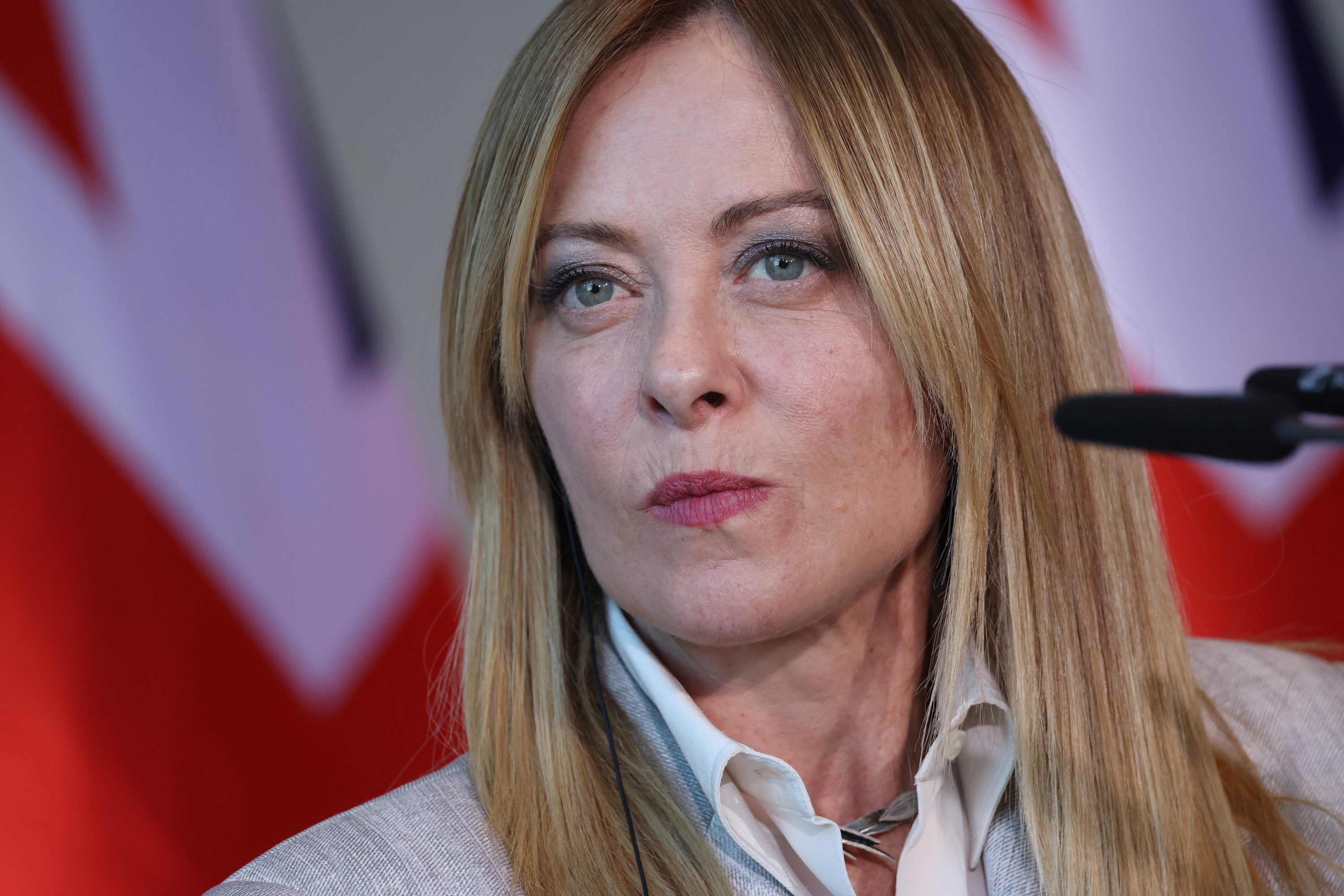 Itália aprova polêmica lei eleitoral de Meloni e reacende disputas internas