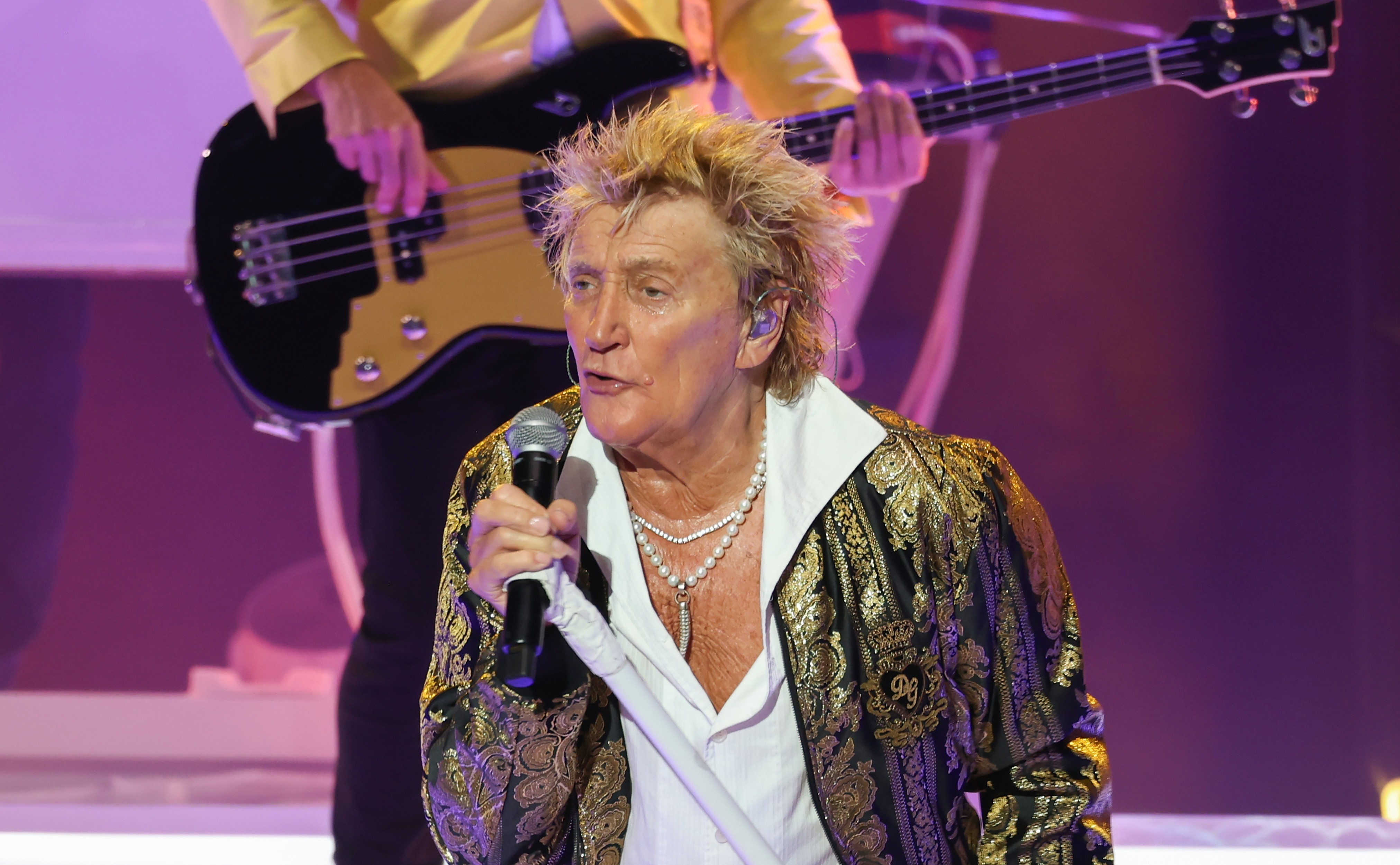 Rod Stewart anuncia aposentadoria dos palcos após problemas de saúde