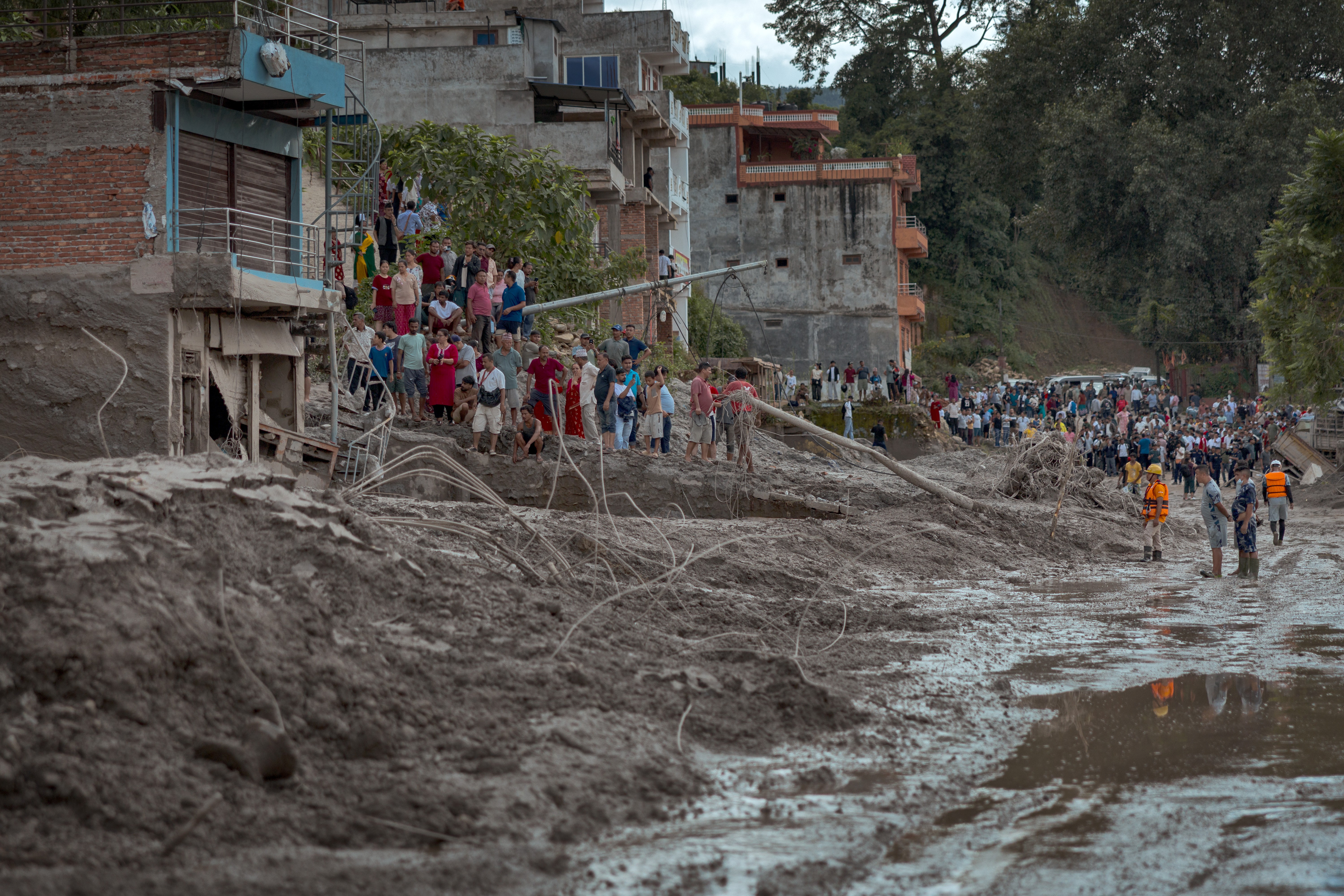 Nepal prevê custo bilionário de reconstrução e pede ajuda internacional após enchentes fatais