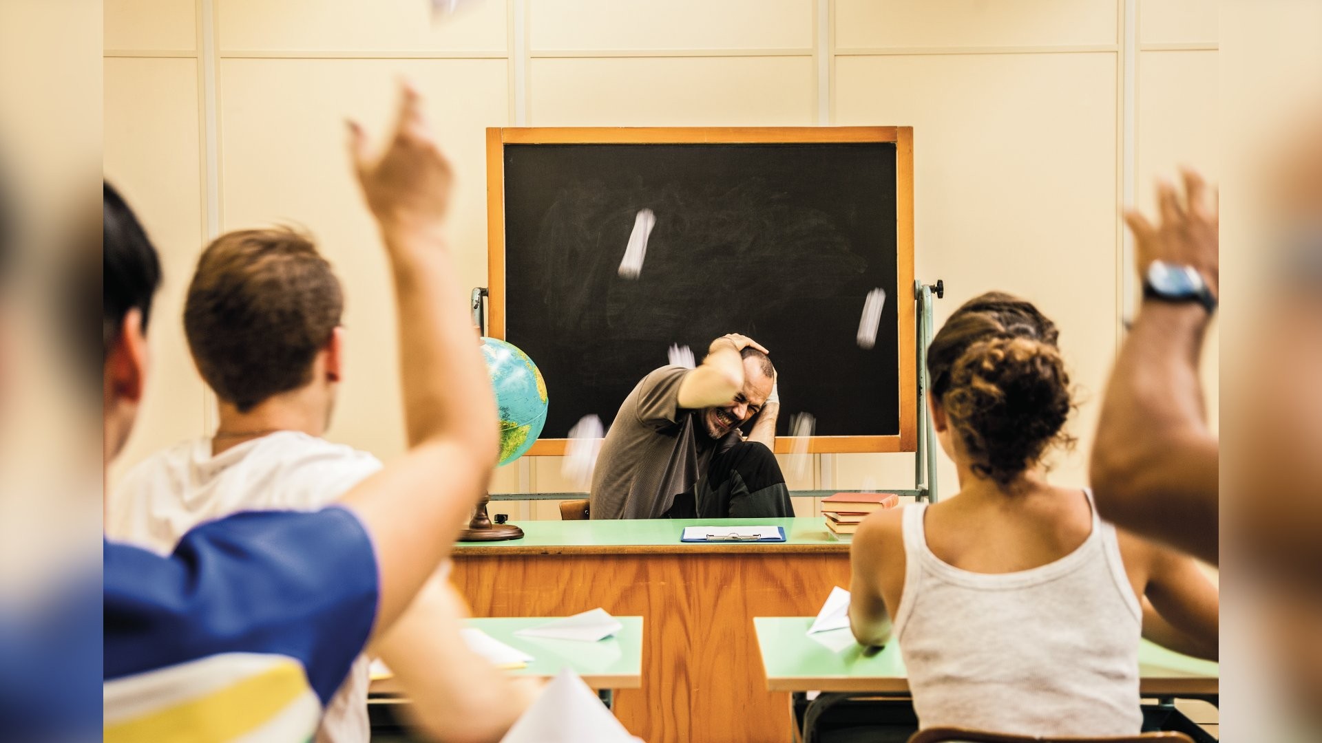 Ao mestre, sem carinho: casos de agressão de alunos contra professores avançam no Brasil