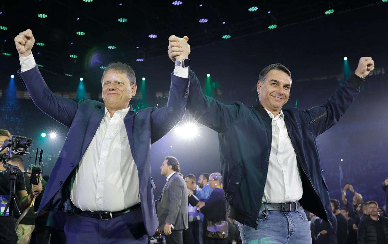 ‘Menos Marçal’ e treinamento com Tarcísio: como Flávio se prepara para o debate da Globo
