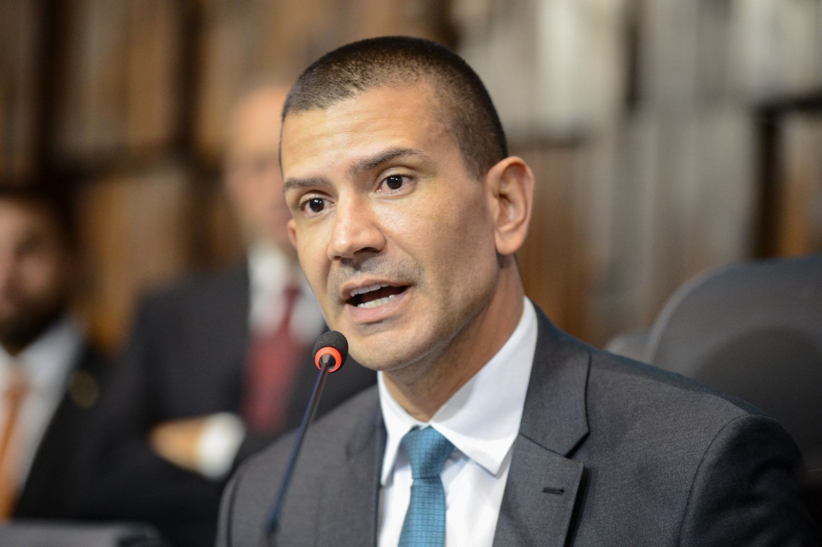 Campanha de Douglas Ruas denuncia ataque de perfis falsos nas redes