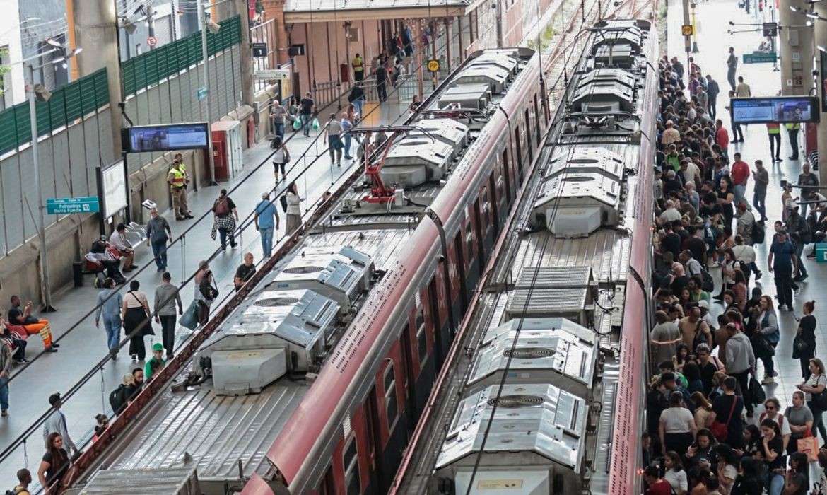 Trabalhadores das linhas 11, 12 e 13 de trem em São Paulo confirmam greve