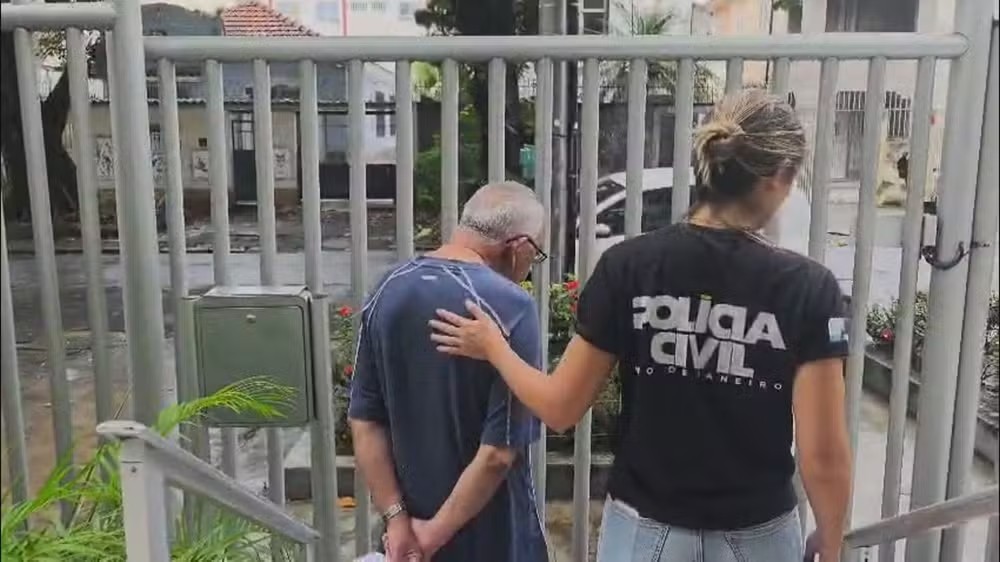 Professor acusado de abusar de menores atraía vítimas com dinheiro e presentes, diz polícia