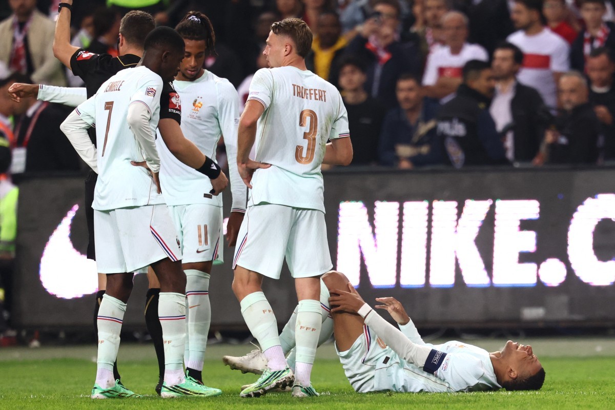Mbappé sofre hiperextensão do joelho e deve desfalcar a França por duas semanas