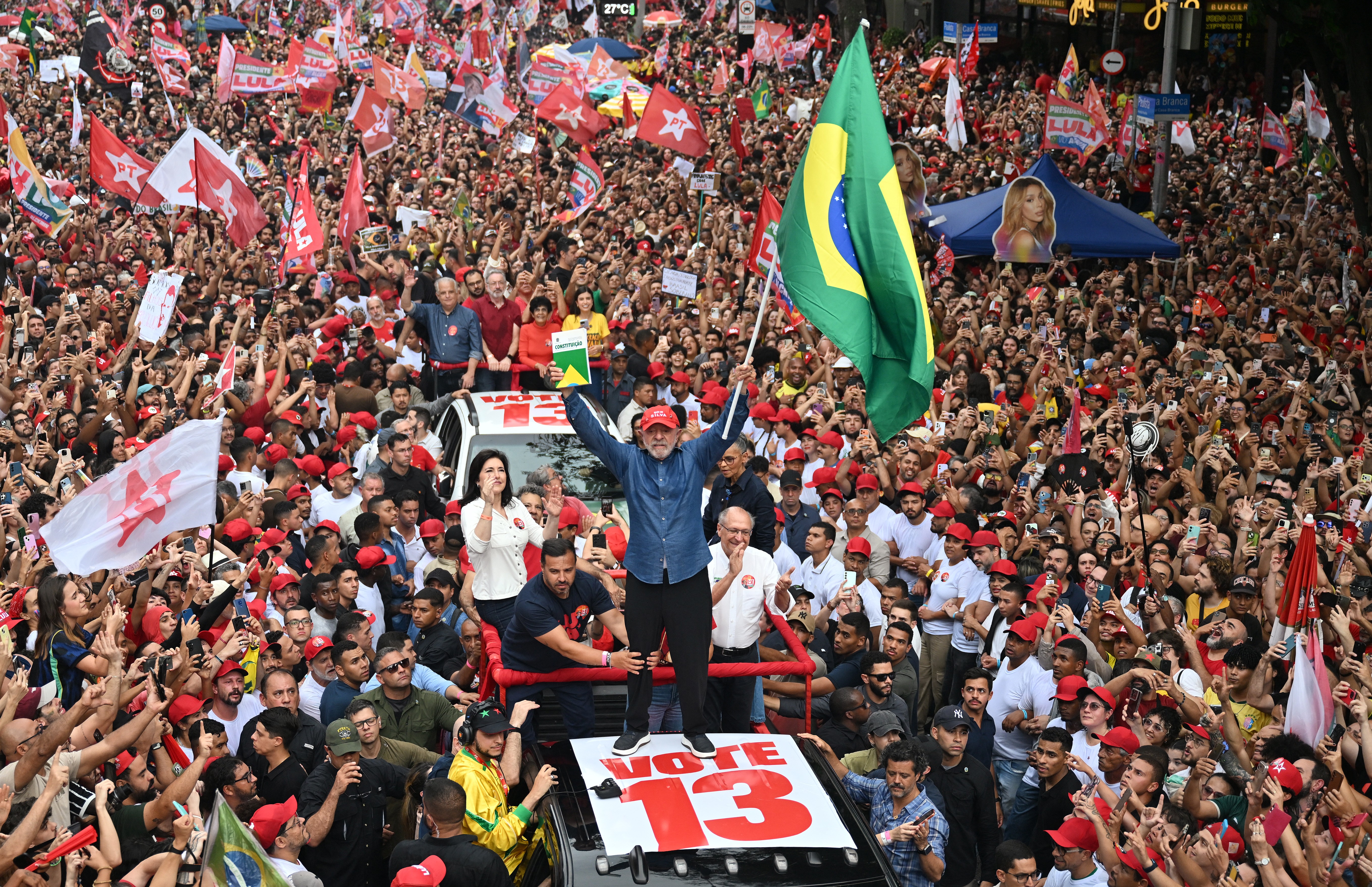 ‘Lula fez história’: como a imprensa mundial repercutiu a vitória sobre Flávio Bolsonaro