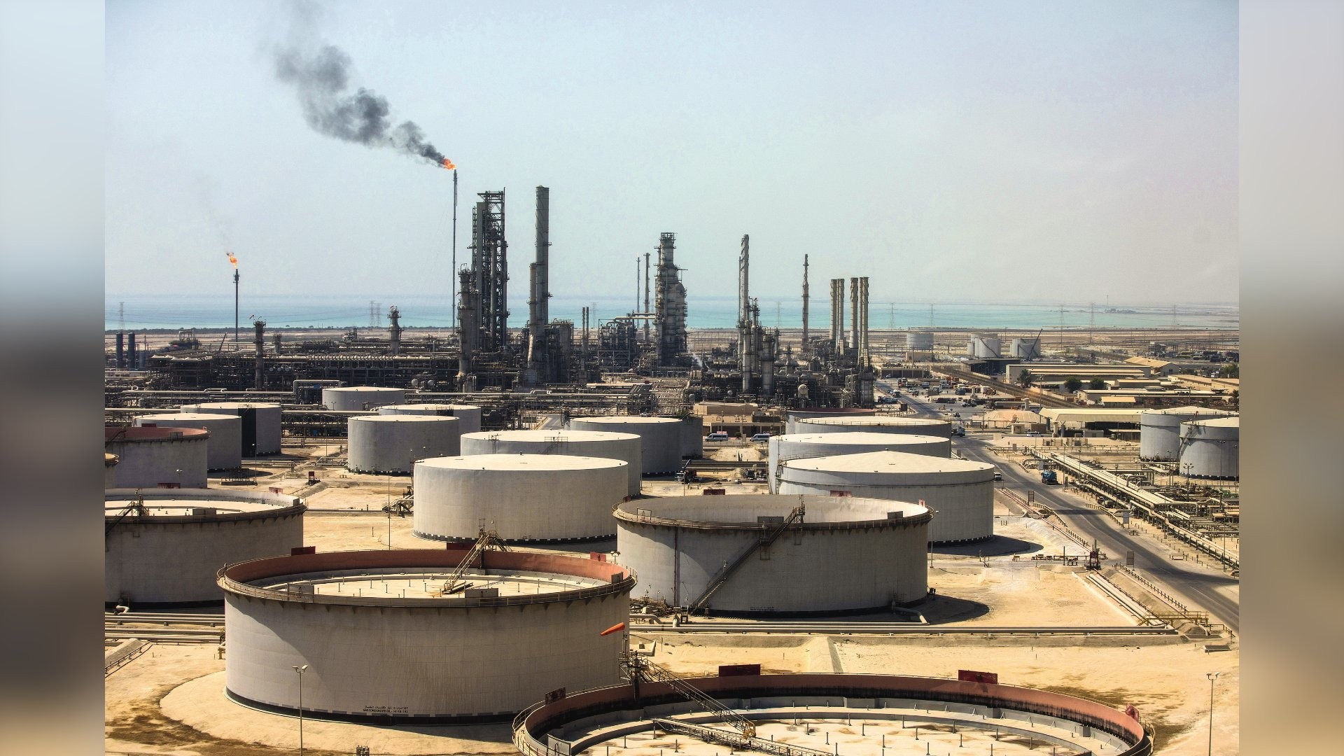 Guerra no Oriente Médio eleva pressão sobre petróleo e aumenta riscos para economia brasileira