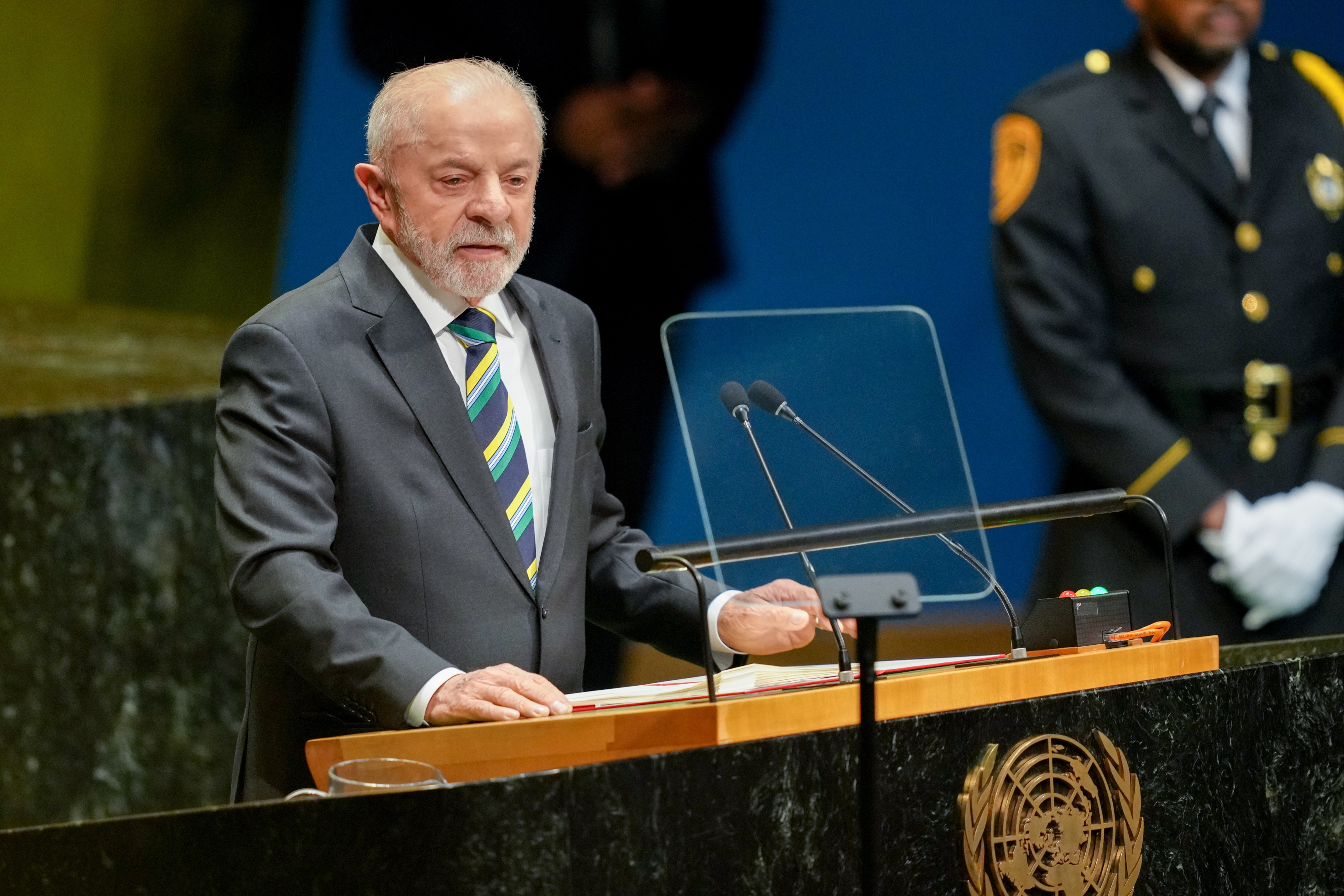 Lula desembarca em Alagoas para garantir fidelidade do eleitor e ajudar clã Calheiros