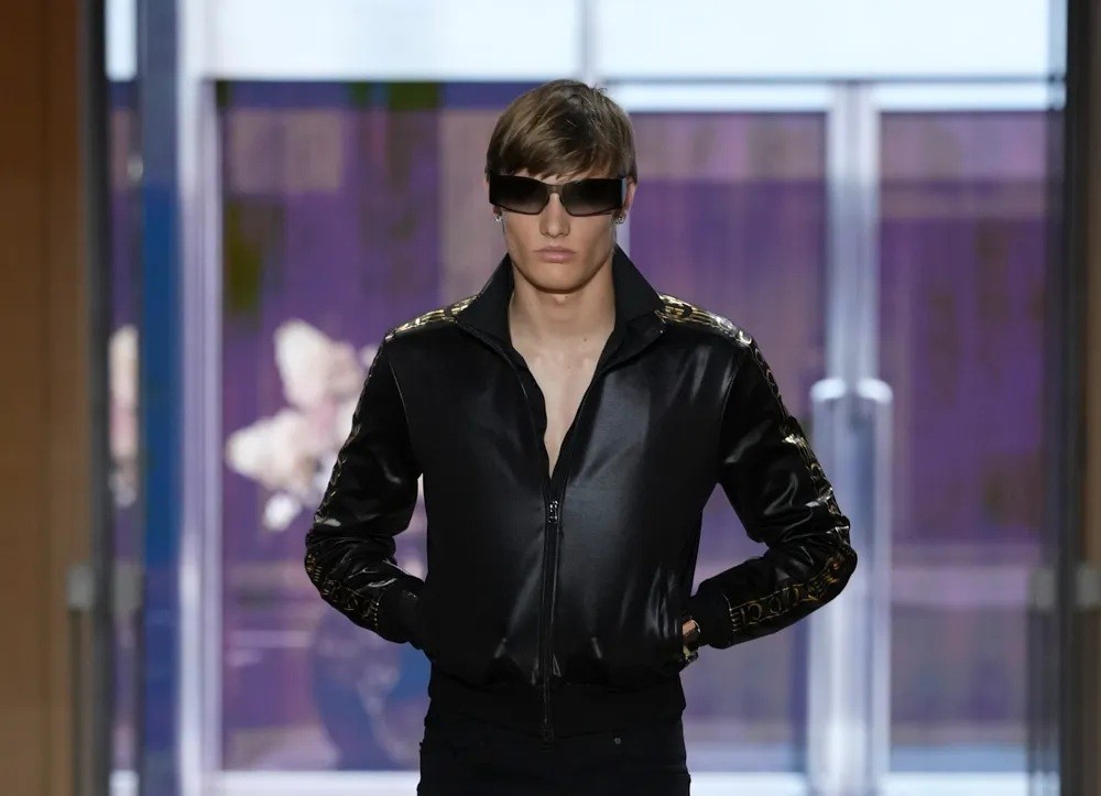 João, filho de Rodrigo Hilbert e Fernanda Lima, faz estreia internacional como modelo